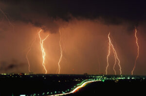 Read more about the article Thunderstorm asthma: Bad weather, allergies, and asthma attacks